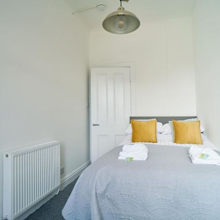 Meadow Apartment Дамбартон Номер фото