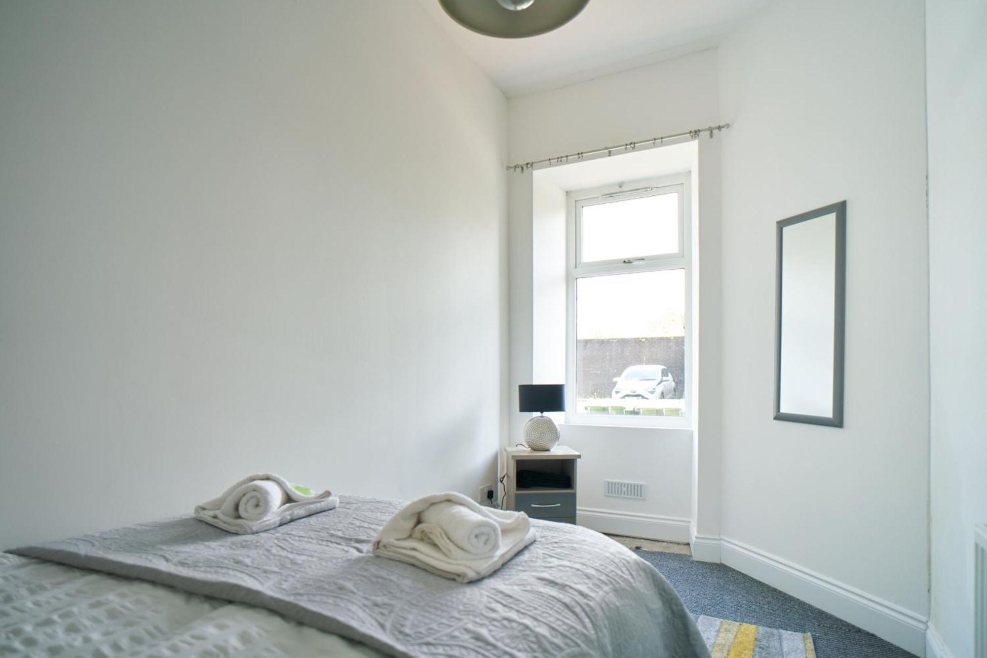 Meadow Apartment Дамбартон Номер фото